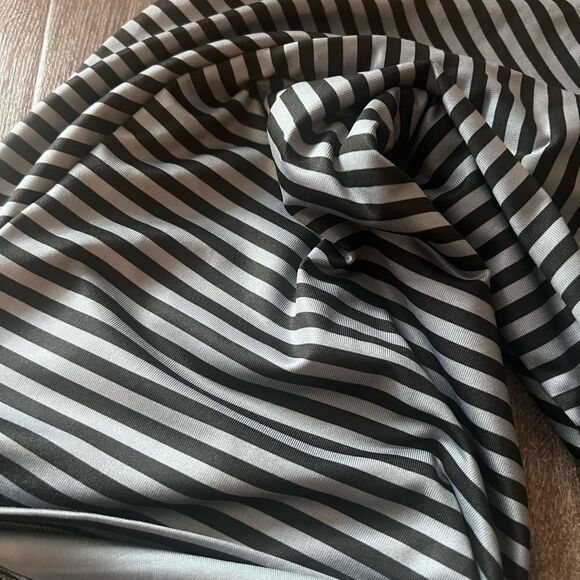 Nike Dr-Fit Stripe V Neck Athletic Top Size Large - Picture 3 of 5